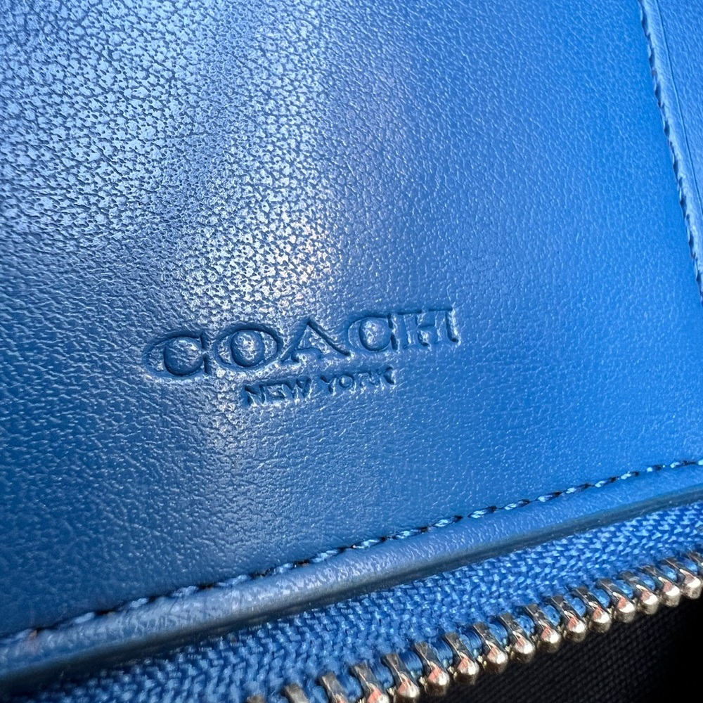 Coach Blue Pebbled Leather Wristlet Wallet with Zip Closure - Picture 5 of 6